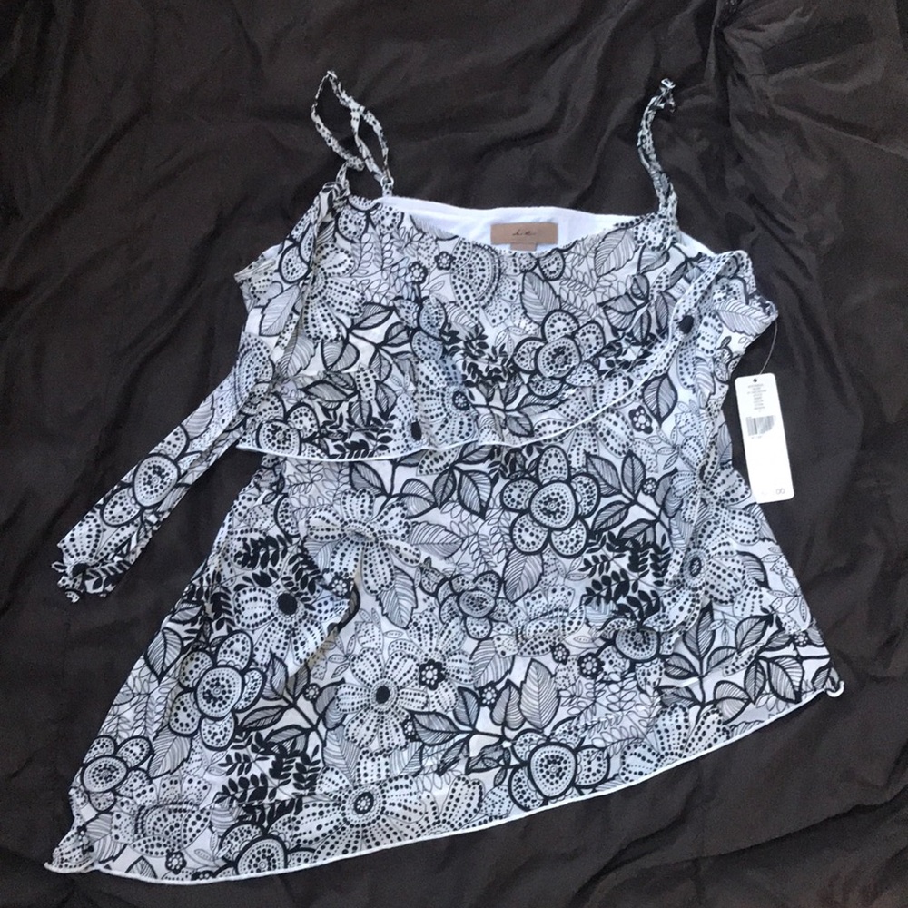 W’s NWT i.e. Kerchief style tank w asymmetrical hem, L
